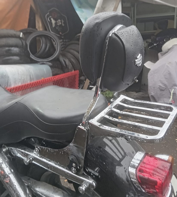 Спинка с кронштейнами и багажником на Dyna 06+, б\у