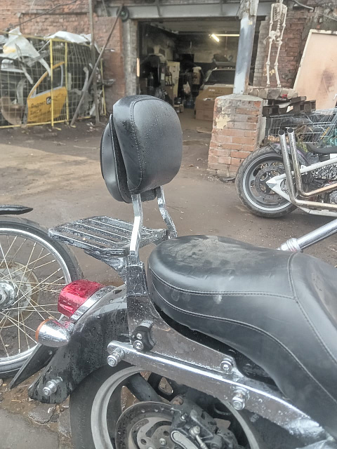 Спинка с кронштейнами и багажником на Dyna 06+, б\у