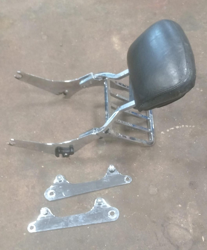 Спинка с кронштейнами и багажником на Dyna 06+, б\у